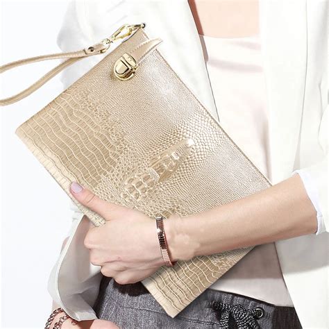 Women's Bags and Clutches 